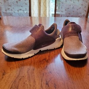 Nike Women's Sock Dart SE Purple, Size 7